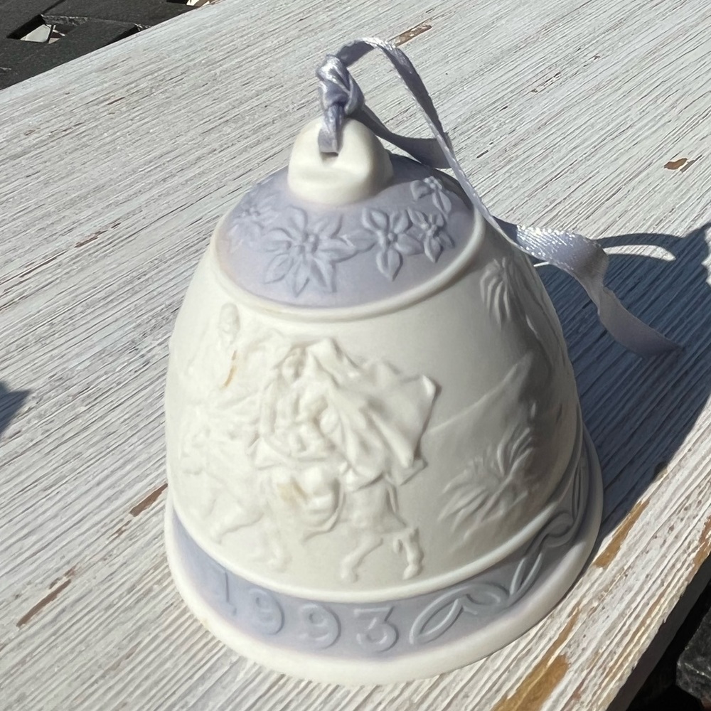Lladro 1993 Merry Christmas bell. Campanita Navidad 1993.